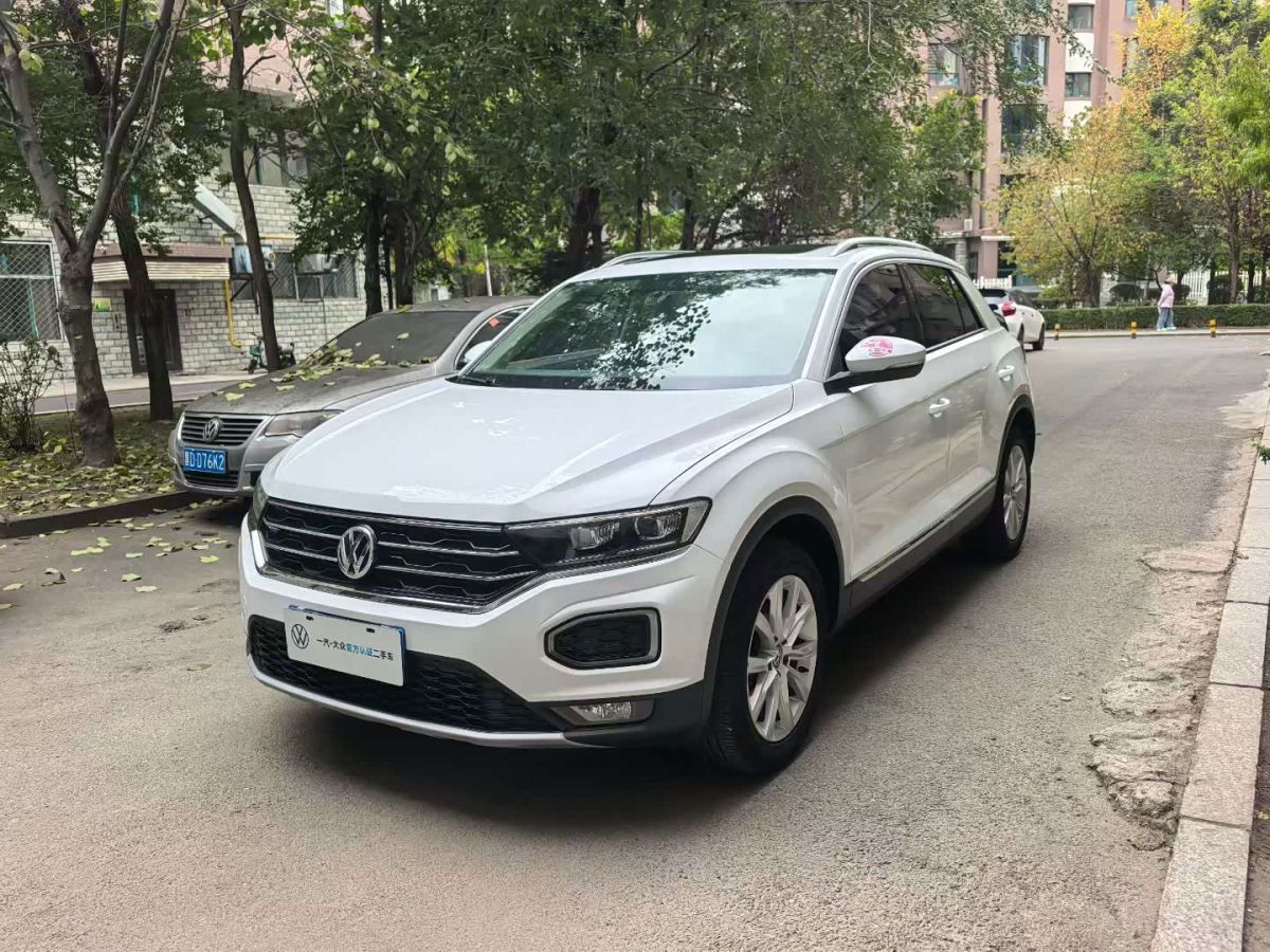Volkswagen T-Roc, 2021 г., белый, 63 000 км Volkswagen T-Roc 2020 230TSI DSG одна ведущая ось комплектация «Прогресс»
