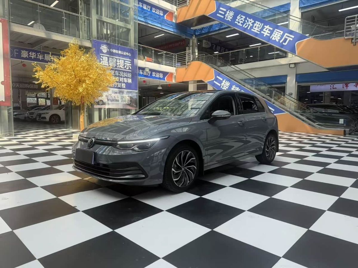 Volkswagen Golf, 2023 г., серебристый / серый, 12 000 км Volkswagen Golf 2021 280TSI DSG Pro