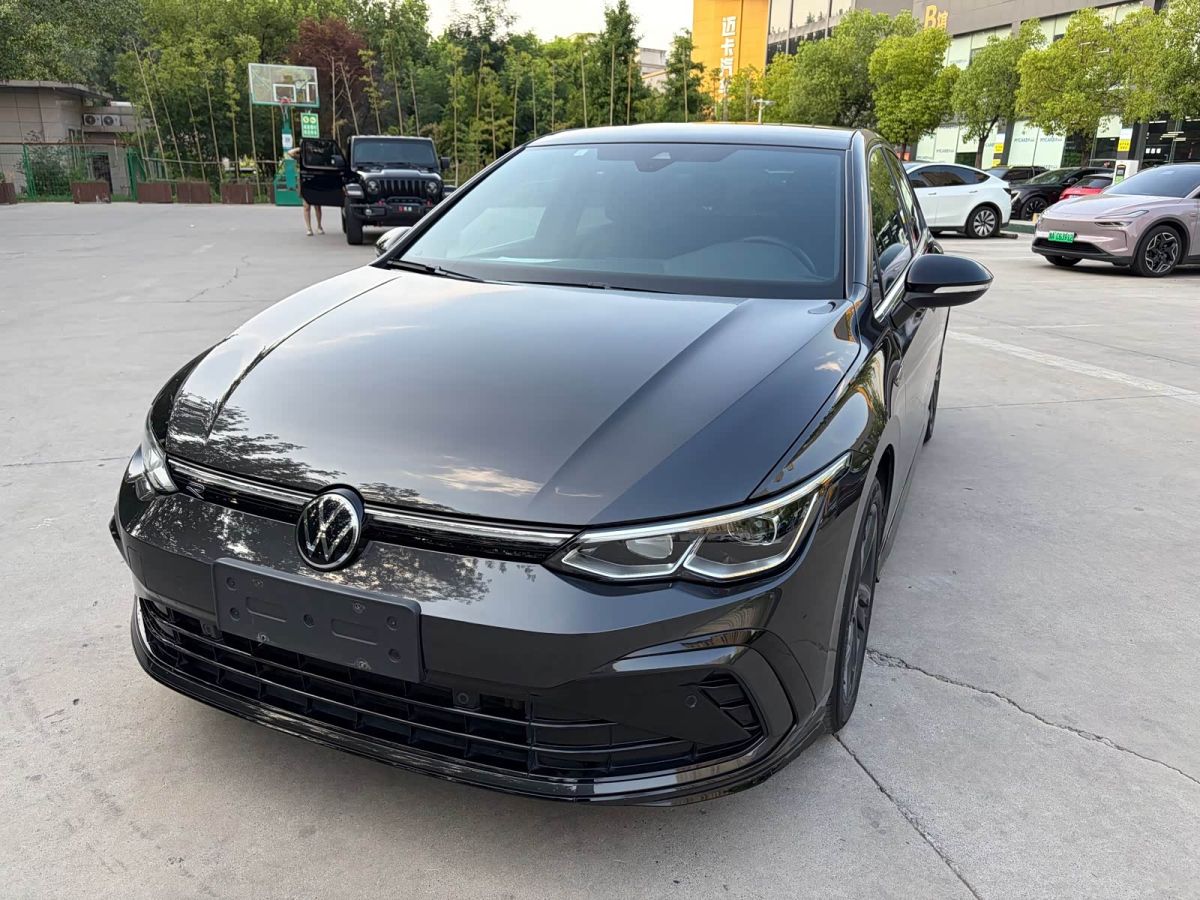 Volkswagen Golf, 2022 г., чёрный, 33 800 км Volkswagen Golf 2021 280TSI DSG R-Line
