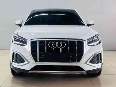 Audi Q2L, 2023 г., синий, 41 000 км Audi 奥迪Q2L, 2024 г., белый, 22 000 км