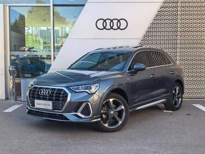 Audi Q3, 2021 г., серебристый / серый, 34 000 км Audi 奥迪Q3, 2021 г., серебристый / серый, 55 000 км