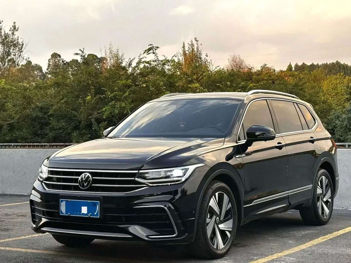 Volkswagen Tiguan L 2023 330TSI автомат одна ведущая ось R-Line комплектация «Юэсян»