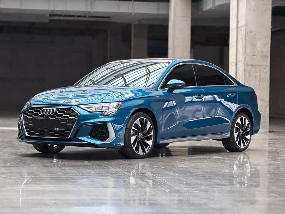 Audi A3, 2022 г., синий, 11 000 км Audi A3, 2022 г., синий, 11 000 км