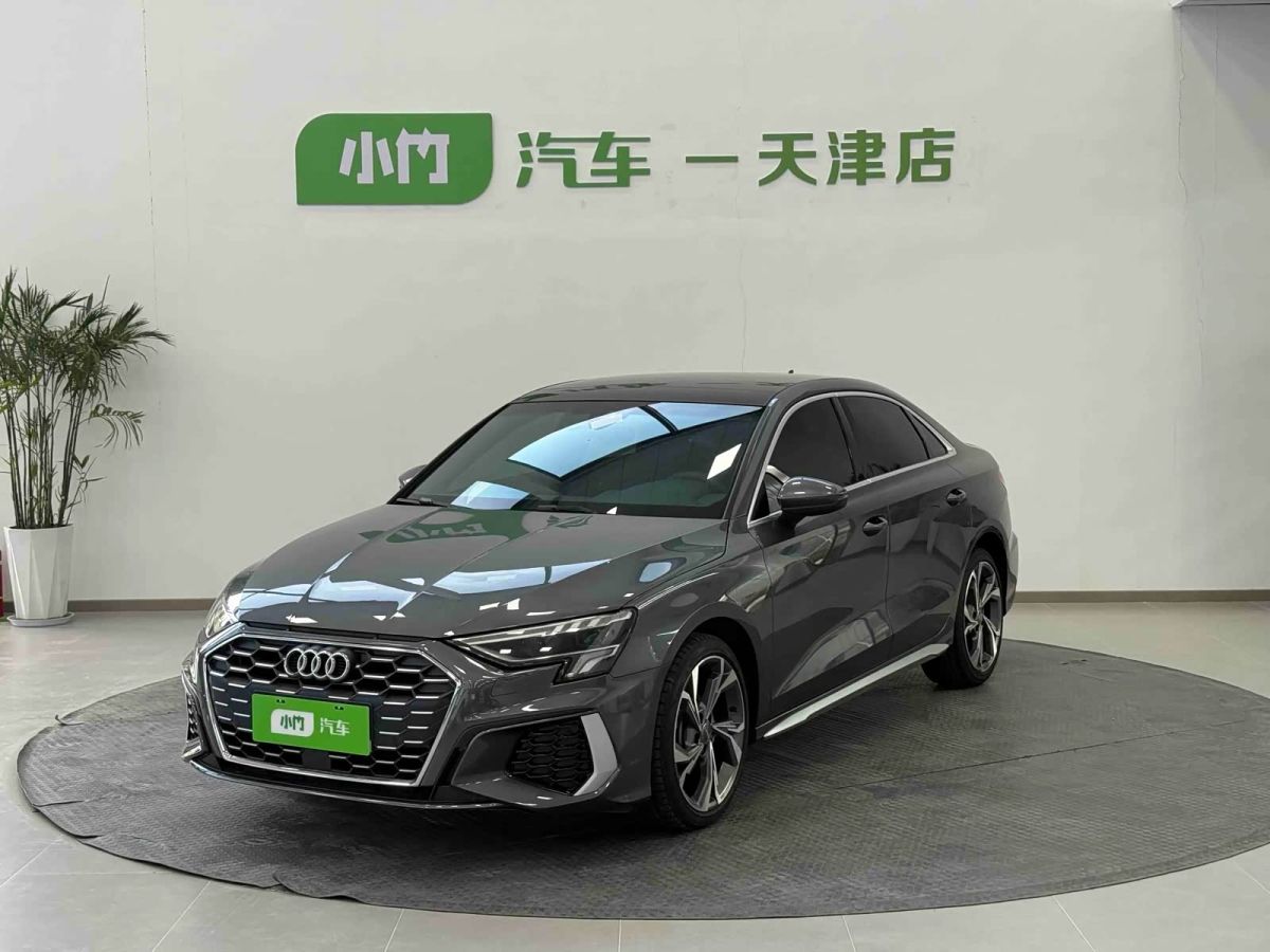Audi A3, 2022 г., серебристый / серый, 61 000 км