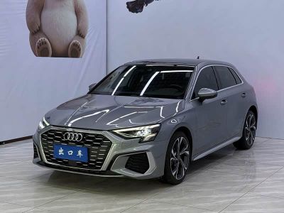 Audi A3, 2022 г., серебристый / серый, 32 000 км Audi A3, 2022 г., серебристый / серый, 32 000 км