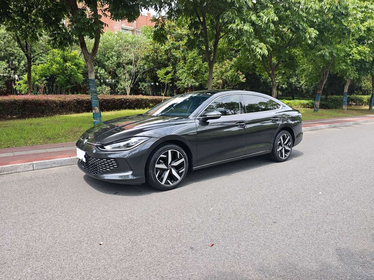 Volkswagen Lamando, 2023 г., серебристый / серый, 38 000 км Volkswagen Lamando 2023 Lamando L 280TSI DSG комплектация «Кула»