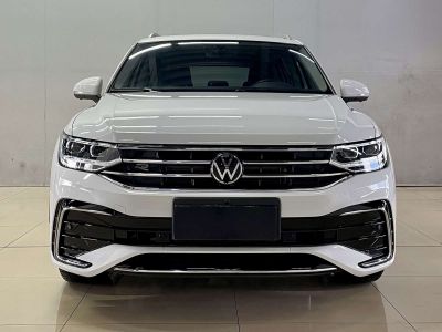 Volkswagen Tiguan L, 2023 г., шампань / коричневый, 28 600 км Volkswagen Tiguan L 2024 исполнение «Чучжун» 330TSI автомат одна ведущая ось R-Line Лунъяо версия