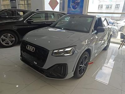 Audi Q2L, 2023 г., серебристый / серый, 35 000 км Audi 奥迪Q2L, 2023 г., серебристый / серый, 79 500 км