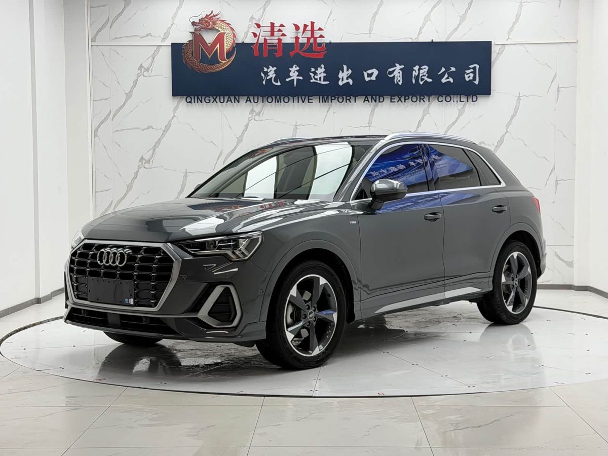 Audi 奥迪Q3, 2023 г., серебристый / серый, 30 000 км