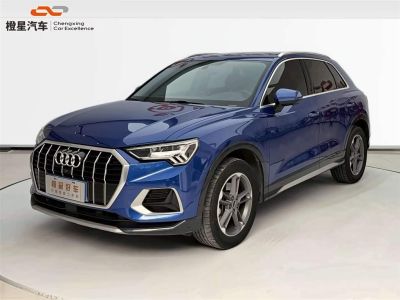 Audi Q3, 2022 г., серебристый / серый, 55 000 км Audi 奥迪Q3, 2022 г., синий, 35 600 км