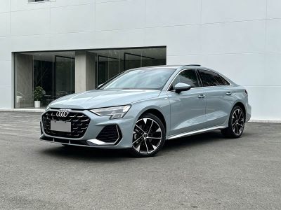 Audi A3, 2024 г., серебристый / серый, 14 000 км Audi A3, 2024 г., серебристый / серый, 18 000 км