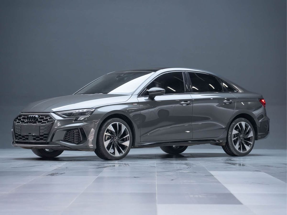 Audi A3, 2023 г., серебристый / серый, 38 000 км