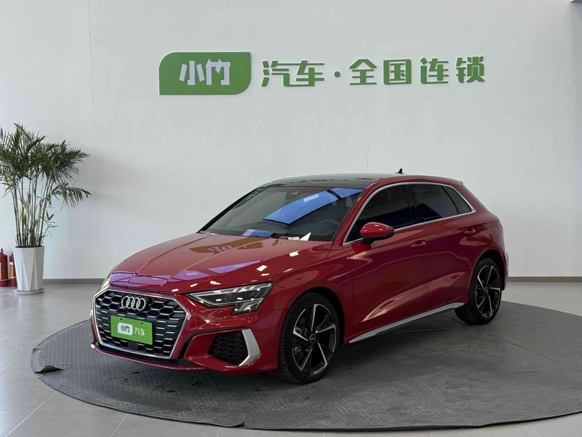 Audi A3, 2022 г., красный / фиолетовый, 7 000 км Audi A3, 2022 г., красный / фиолетовый, 7 000 км