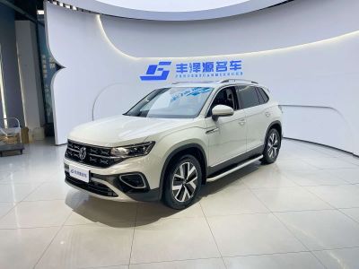 Volkswagen Tayron, 2023 г., белый, 31 400 км Volkswagen Tayron 2023 330TSI одна ведущая ось комплектация «Люкс Plus», исполнение «Цзиньцзе»