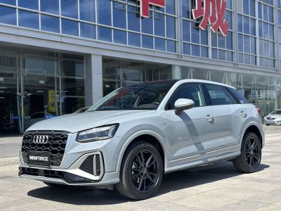 Audi Q2L, 2023 г., белый, 69 000 км Audi 奥迪Q2L, 2023 г., серебристый / серый, 27 000 км