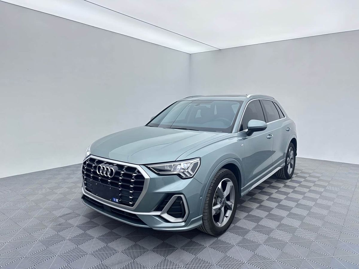 Audi 奥迪Q3, 2023 г., зелёный, 23 000 км