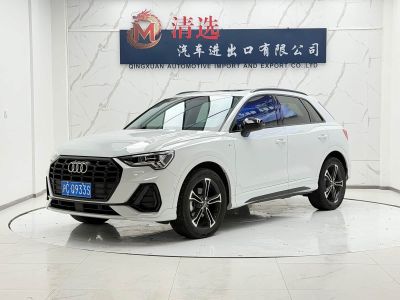Audi Q3, 2021 г., синий, 43 700 км Audi 奥迪Q3, 2022 г., белый, 15 000 км