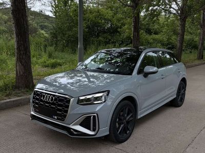 Audi Q2L, 2023 г., серебристый / серый, 35 000 км Audi 奥迪Q2L, 2023 г., серебристый / серый, 38 000 км