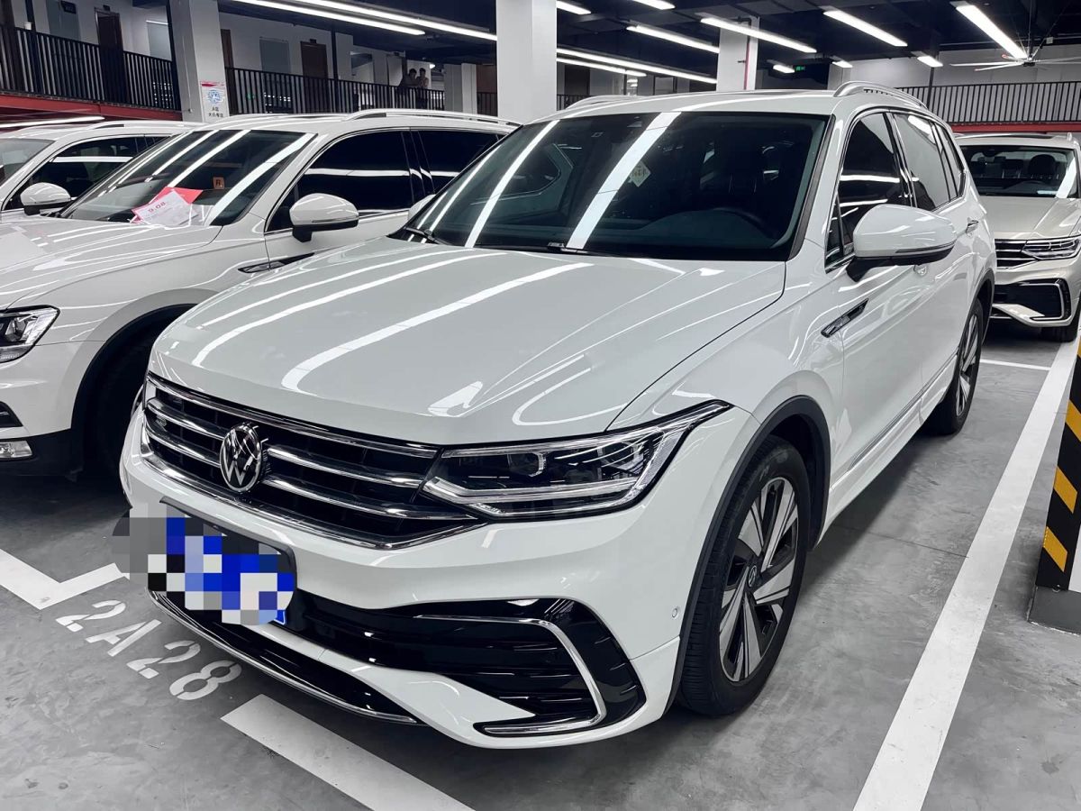 Volkswagen Tiguan L, 2023 г., белый, 16 000 км Volkswagen Tiguan L 2024 330TSI автомат одна ведущая ось R-Line комплектация «Юэсян»