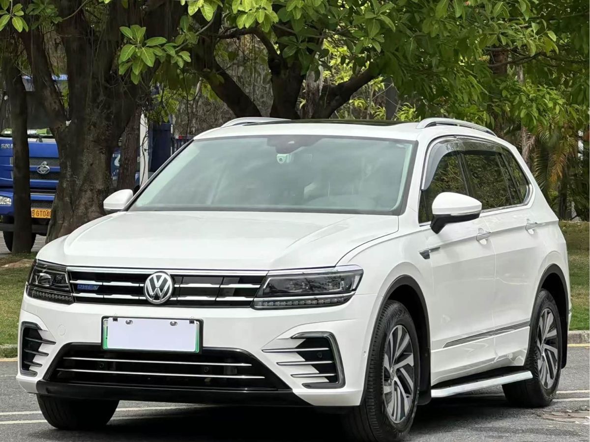 Volkswagen Tiguan L PHEV, 2021 г., белый, 60 000 км Volkswagen Tiguan L подключаемый гибрид 2020 430PHEV подключаемый гибрид Флагман