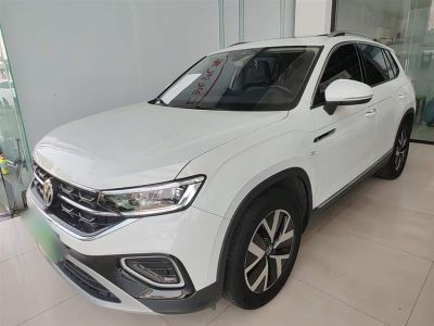Volkswagen Tayron, 2023 г., белый, 31 400 км Volkswagen Tayron 2023 330TSI одна ведущая ось комплектация «Люкс Plus», исполнение «Цзиньцзе»