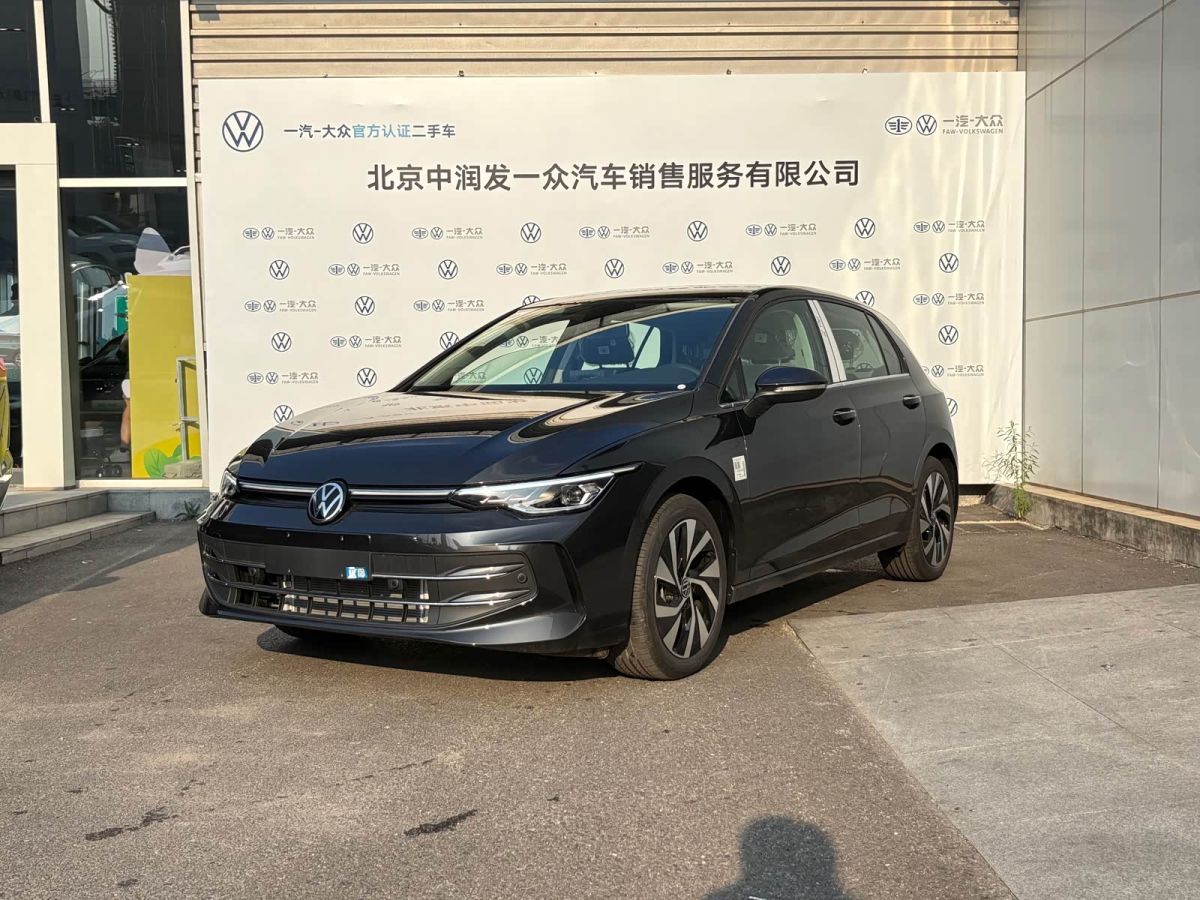 Volkswagen Golf, 2025 г., серебристый / серый, 100 км Volkswagen Golf 2025 300TSI Pro