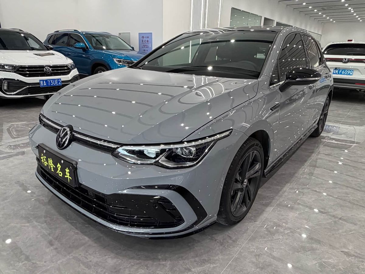 Volkswagen Golf, 2023 г., серебристый / серый, 33 000 км Volkswagen Golf 2023 280TSI DSG R-Line Lite