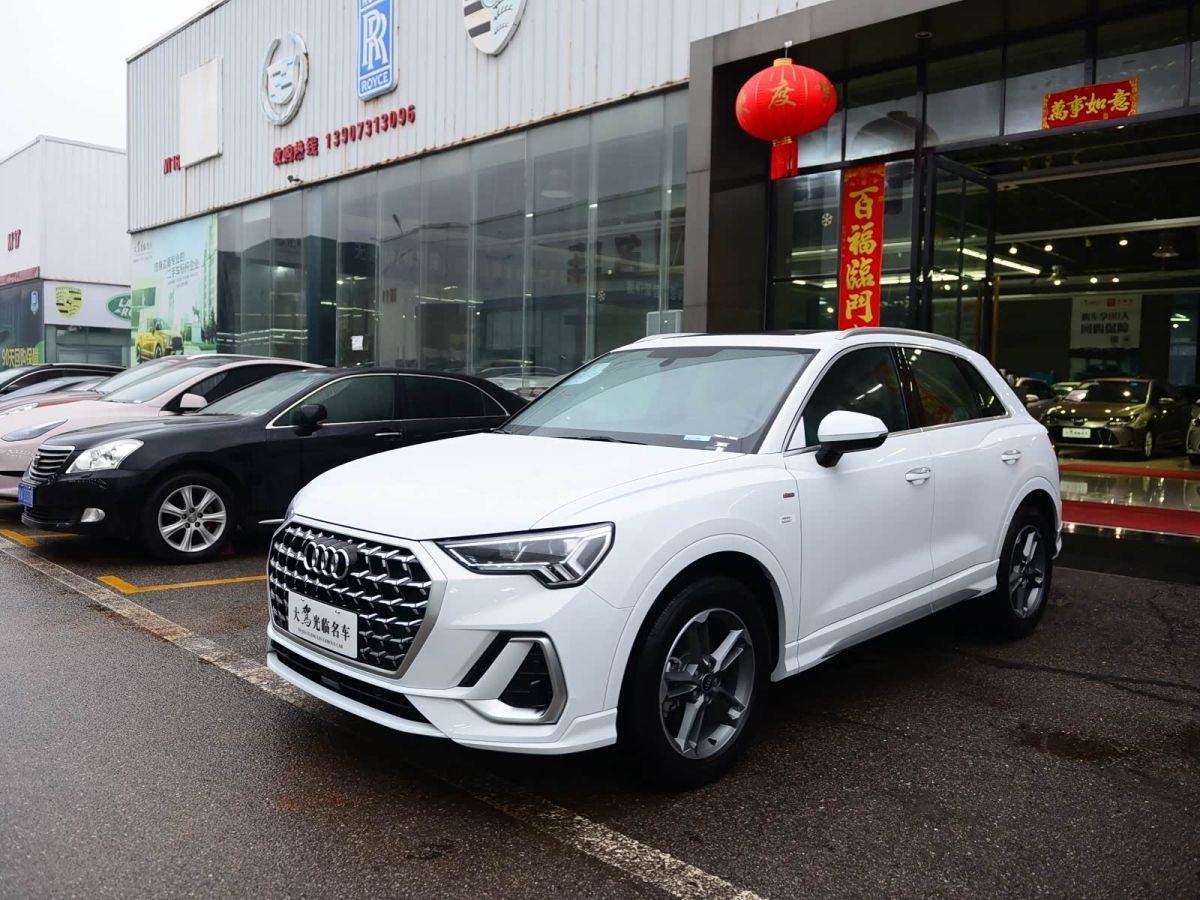 Audi Q3, 2024 г., белый, 100 км Audi 奥迪Q3, 2024 г., белый, 100 км