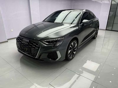 Audi A3, 2023 г., красный / фиолетовый, 9 000 км Audi A3, 2023 г., серебристый / серый, 13 600 км