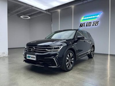 Volkswagen Tiguan L, 2023 г., чёрный, 48 000 км Volkswagen Tiguan L 2023 обновлённая версия 330TSI автомат одна ведущая ось R-Line комплектация «Юэсян»