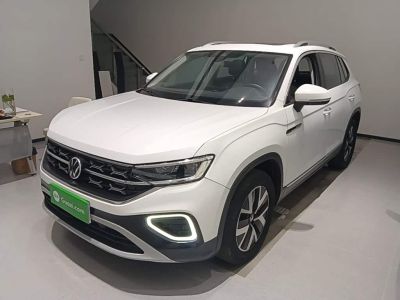 Volkswagen Tayron, 2023 г., белый, 48 000 км Volkswagen Tayron 2023 300TSI одна ведущая ось комплектация «Люкс Plus», исполнение «Цзиньцзе»