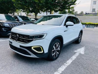 Volkswagen Tayron, 2023 г., белый, 48 000 км Volkswagen Tayron 2023 330TSI одна ведущая ось комплектация «Люкс Plus», исполнение «Цзиньцзе»
