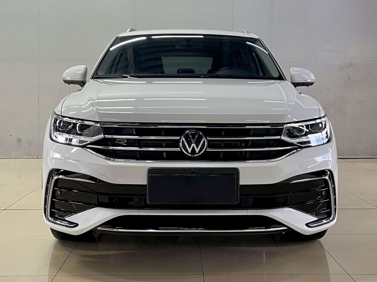 Volkswagen Tiguan L 2024 исполнение «Чучжун» 330TSI автомат одна ведущая ось R-Line Лунъяо версия