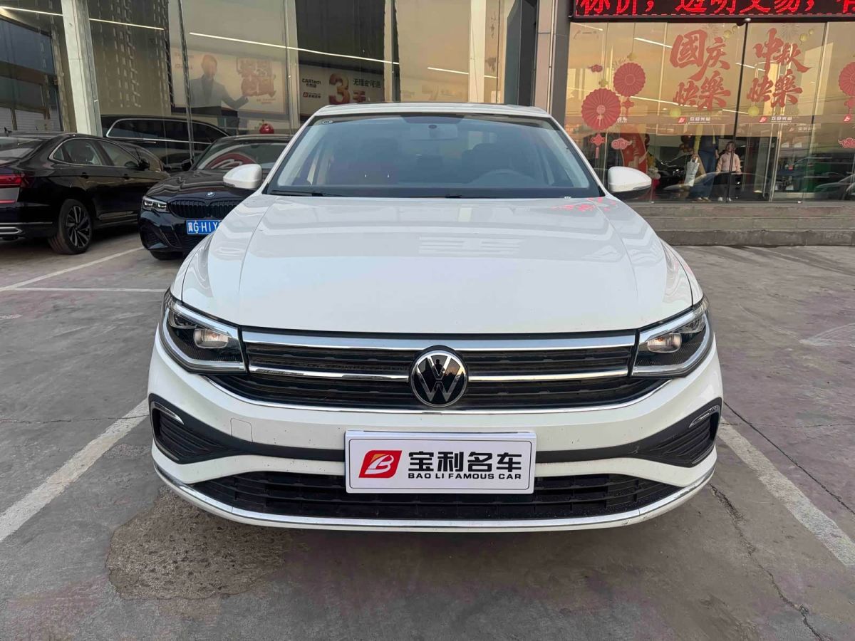 Volkswagen Bora, 2024 г., белый, 7 800 км Volkswagen Bora 2025 200TSI DSG комплектация «Юэсин Навигация»