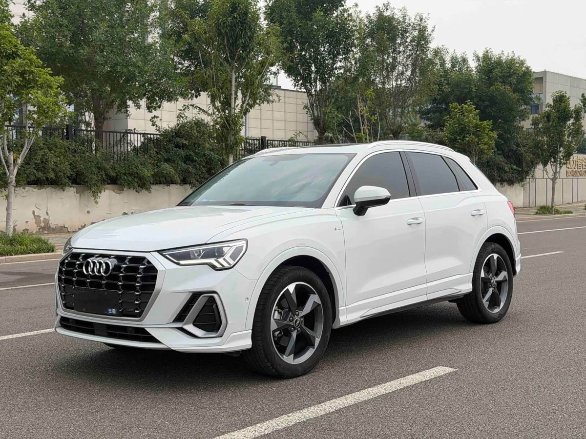 Audi 奥迪Q3, 2023 г., белый, 21 000 км