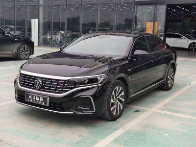 Volkswagen Passat PHEV, 2023 г., чёрный, 50 000 км Volkswagen Passat подключаемый гибрид 2023 430PHEV гибрид комплектация «Элита»