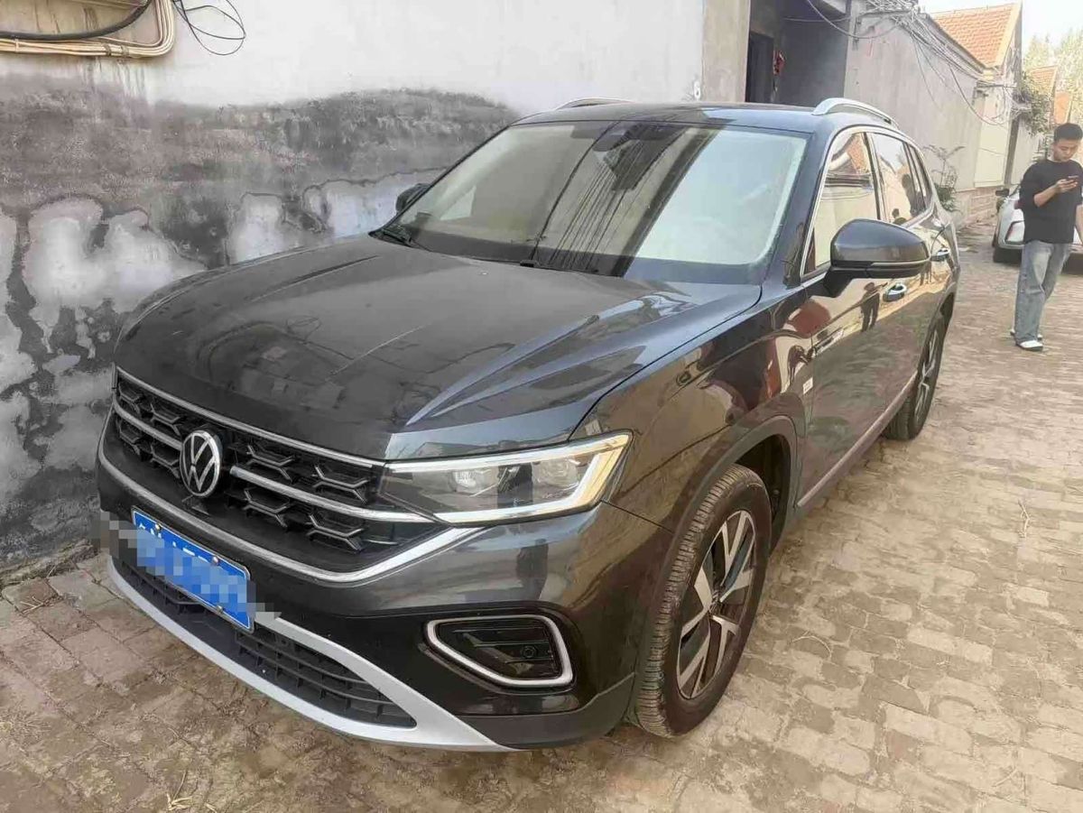 Volkswagen Tayron, 2023 г., чёрный, 46 000 км Volkswagen Tayron 2023 280TSI одна ведущая ось комплектация «Люкс Plus», исполнение «Цзиньцзе»