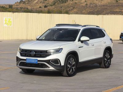 Volkswagen Tayron, 2023 г., белый, 48 000 км Volkswagen Tayron 2023 330TSI одна ведущая ось комплектация «Люкс Plus», исполнение «Цзиньцзе»