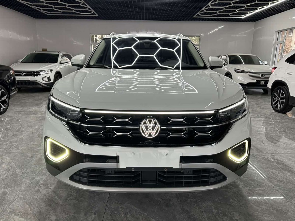 Volkswagen Tayron 2023 280TSI одна ведущая ось комплектация «Люкс Plus», исполнение «Цзиньцзе»