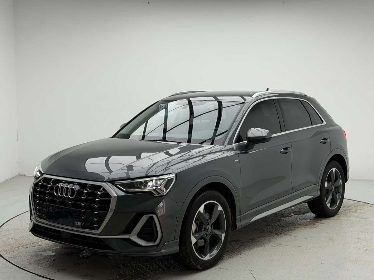 Audi 奥迪Q3, 2023 г., серебристый / серый, 38 000 км