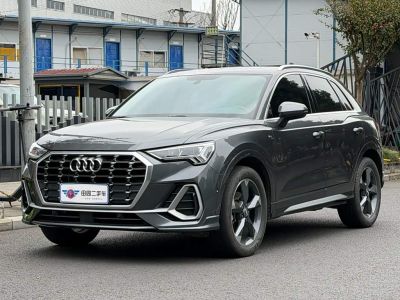 Audi Q3, 2021 г., серебристый / серый, 34 000 км Audi 奥迪Q3, 2021 г., серебристый / серый, 73 000 км