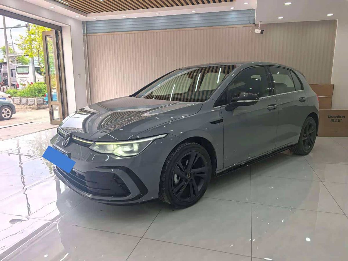 Volkswagen Golf, 2023 г., серебристый / серый, 17 000 км Volkswagen Golf 2023 обновлённая версия 280TSI DSG R-Line Lite