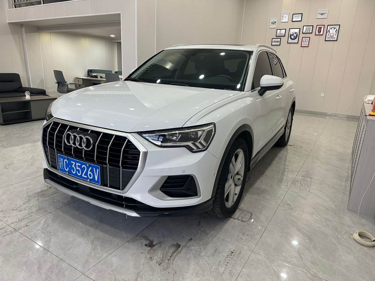 Audi Q3, 2022 г., белый, 36 000 км Audi 奥迪Q3, 2022 г., белый, 36 000 км