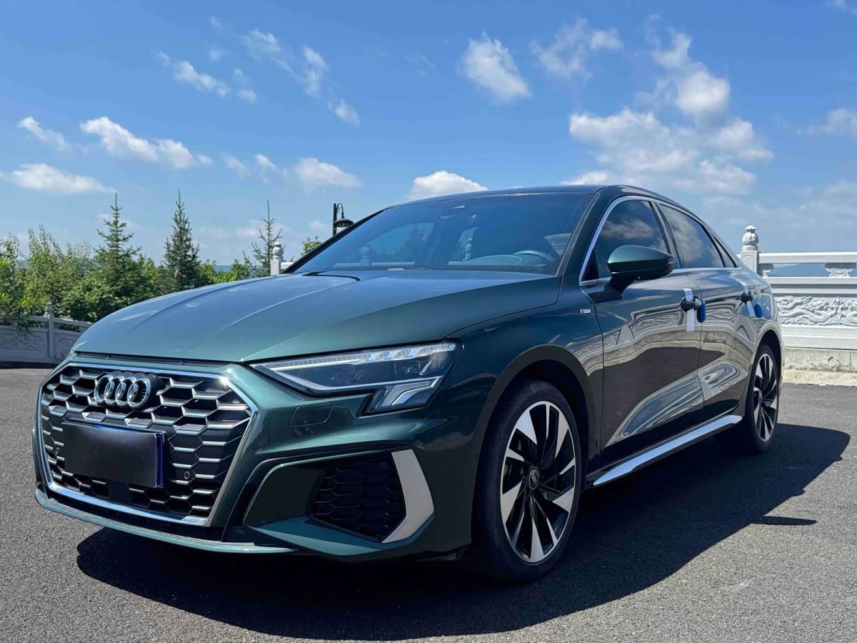 Audi A3, 2022 г., зелёный, 46 000 км Audi A3, 2022 г., зелёный, 46 000 км