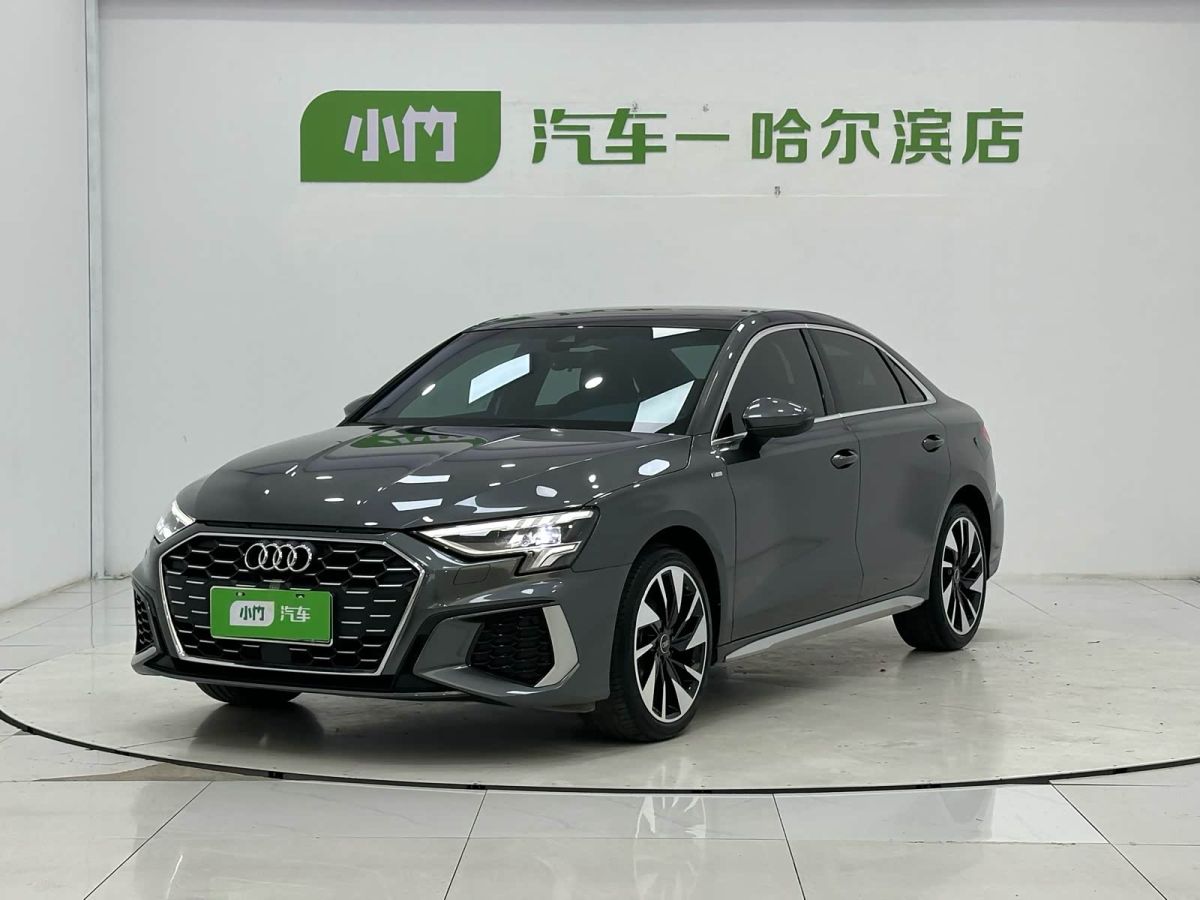 Audi A3, 2023 г., серебристый / серый, 16 000 км Audi A3, 2023 г., серебристый / серый, 16 000 км