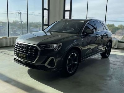 Audi Q3, 2022 г., серебристый / серый, 43 600 км Audi 奥迪Q3, 2022 г., серебристый / серый, 43 600 км