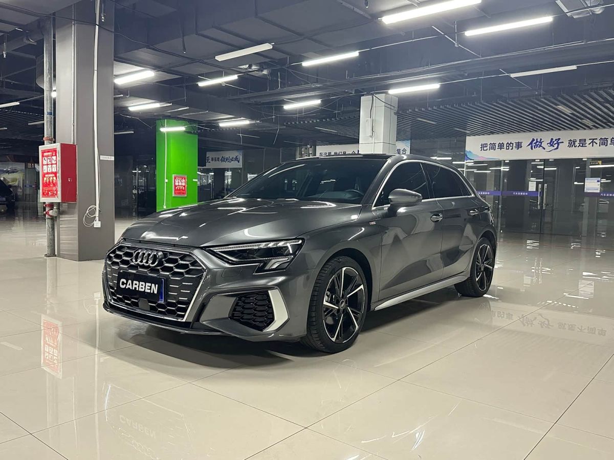 Audi A3, 2023 г., серебристый / серый, 19 000 км