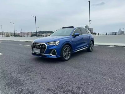 Audi Q3, 2021 г., серебристый / серый, 34 000 км Audi 奥迪Q3, 2021 г., синий, 40 000 км
