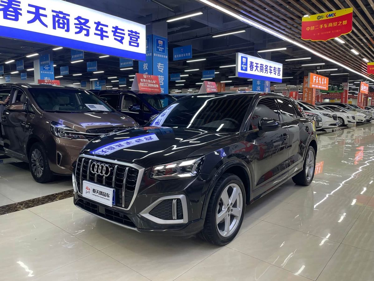 Audi 奥迪Q2L, 2022 г., серебристый / серый, 65 700 км