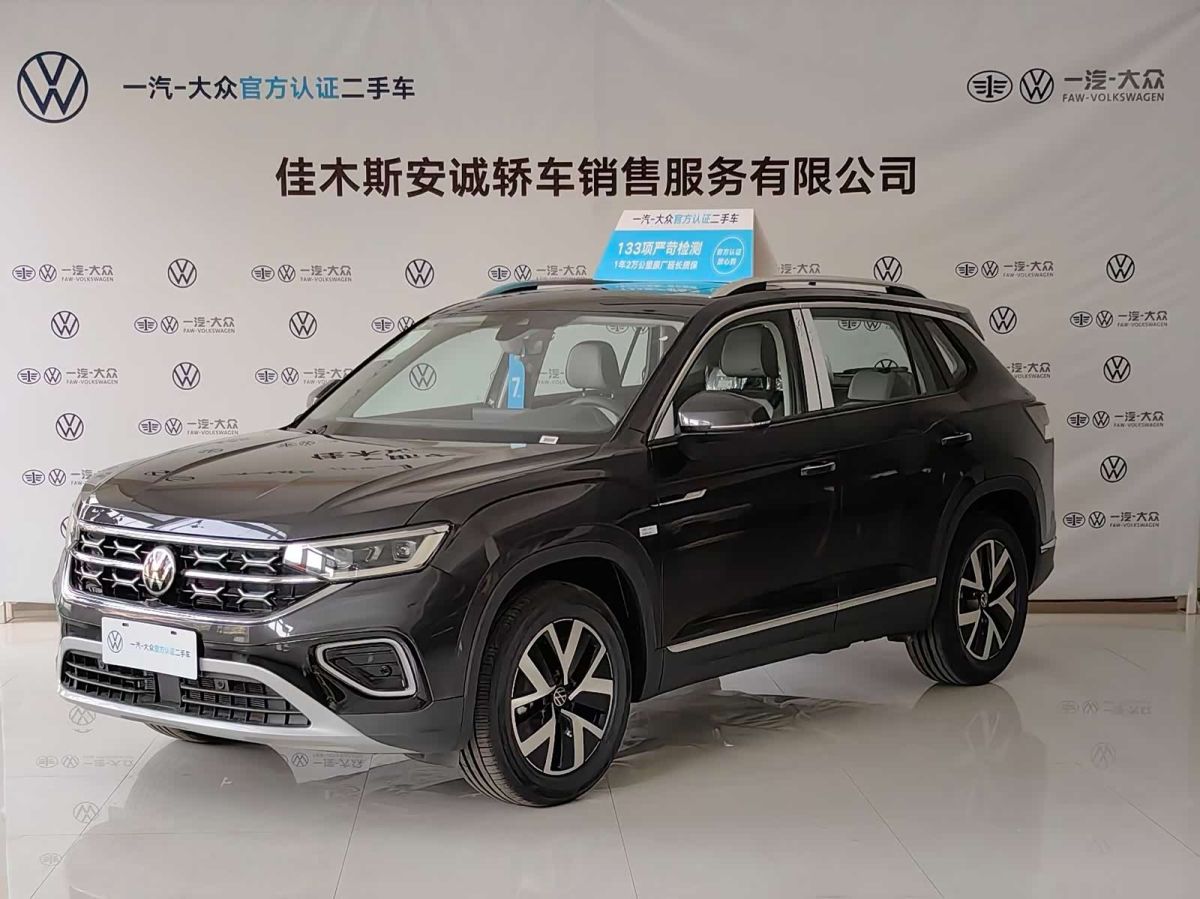 Volkswagen Tayron, 2023 г., чёрный, 44 000 км Volkswagen Tayron 2023 330TSI одна ведущая ось комплектация «Люкс Plus», исполнение «Цзиньцзе»
